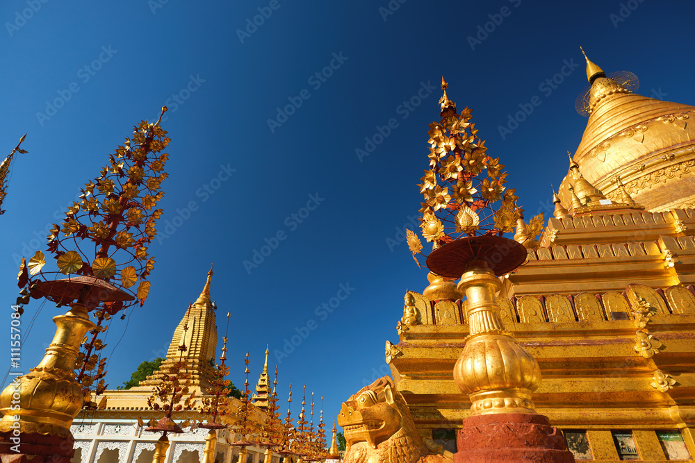 Fototapeta premium Shwezigon Paya, Bagan, Myanmar.