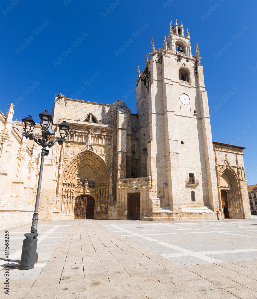   Day view of Palencia Cathedral