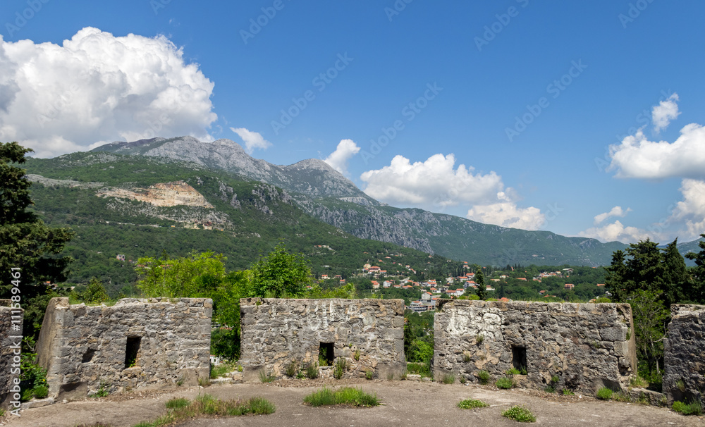 Руины старой крепости Шпаньола в Херцег-Нови, Черногория, 2016