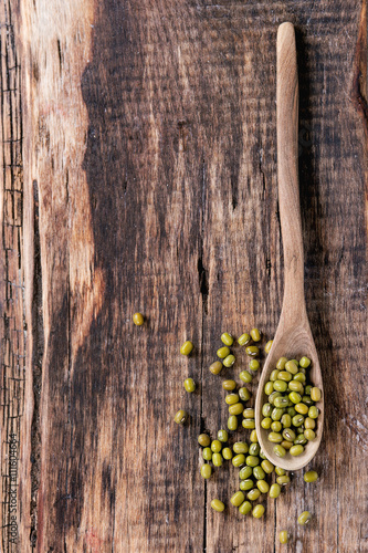 uncooked mungo beans