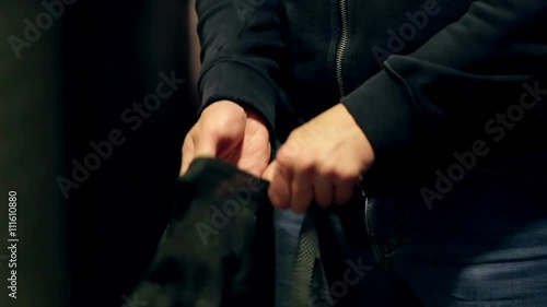 Thief puts black gloves
