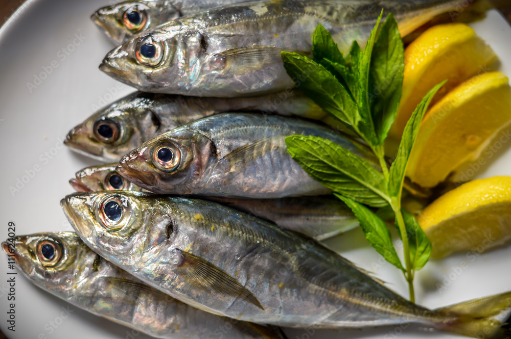 Fresh mackerel with lemon and fresh herbs Fresh mackerel with lemon and fresh herbs