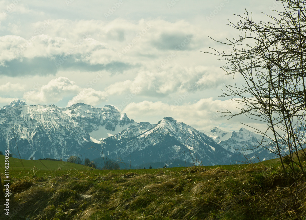 Fototapeta premium Allgäu, Alpen, Berge mit Schnee in Bayern