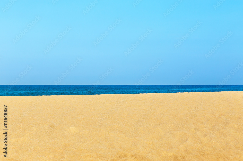 Obraz premium Empty tropical beach and sea with blue sky in Thailand