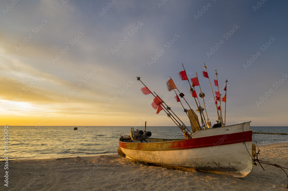 Fototapeta premium Zachód słońca nad morzem