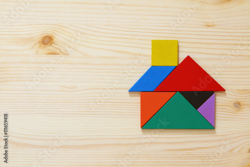 house made from tangram puzzle