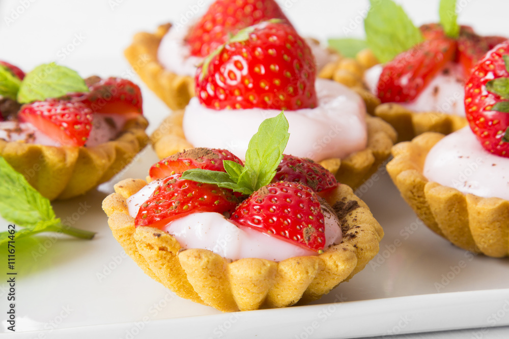 cupcakes with strawberries cupcakes with strawberries
