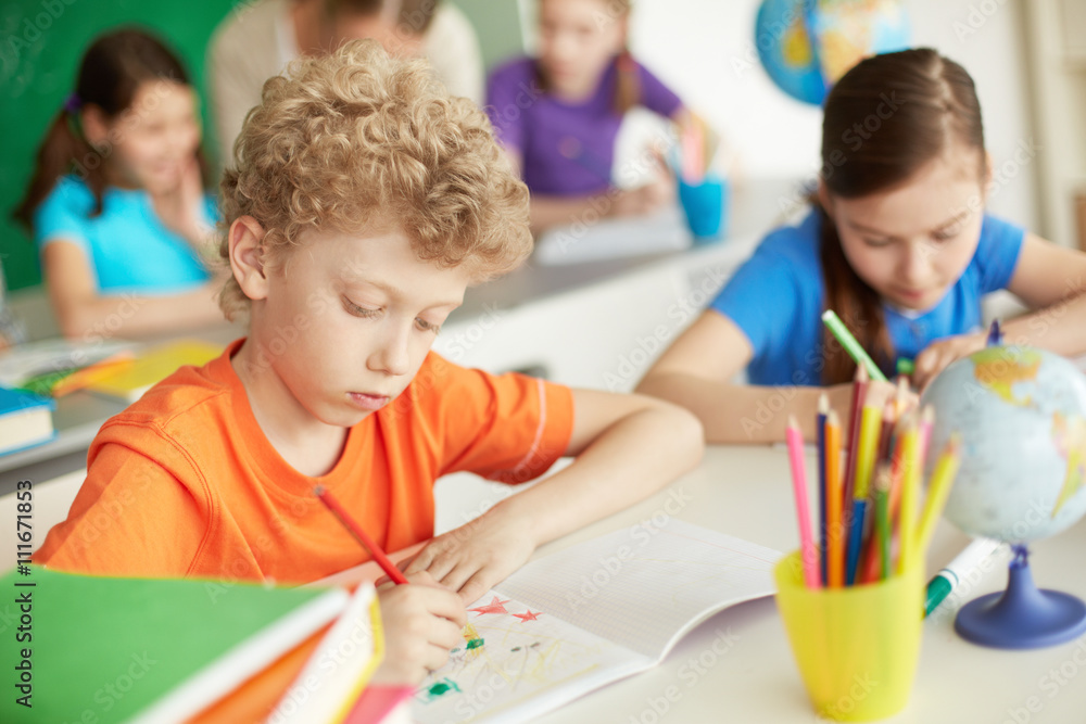 Fototapeta premium Boy drawing