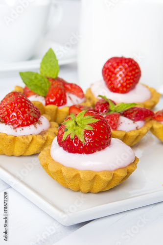 cupcakes with strawberries