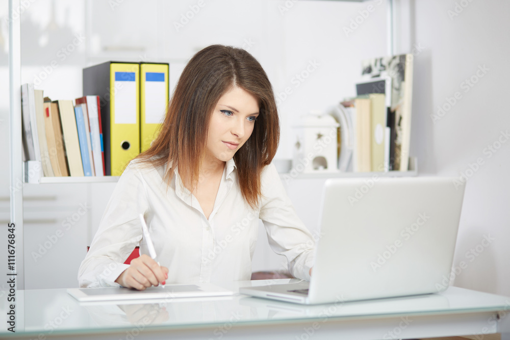 graphic designer graphic designer
