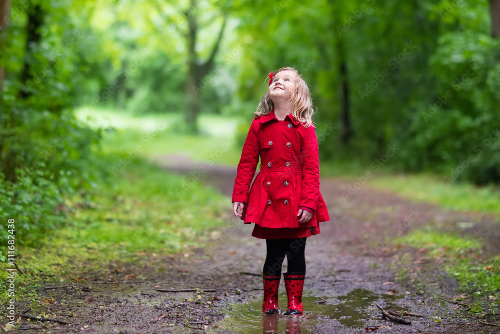 Little girl walking in the rain Little girl walking in the rain