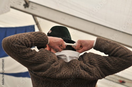 Fingerhakler in einem bayerischen Festzelt