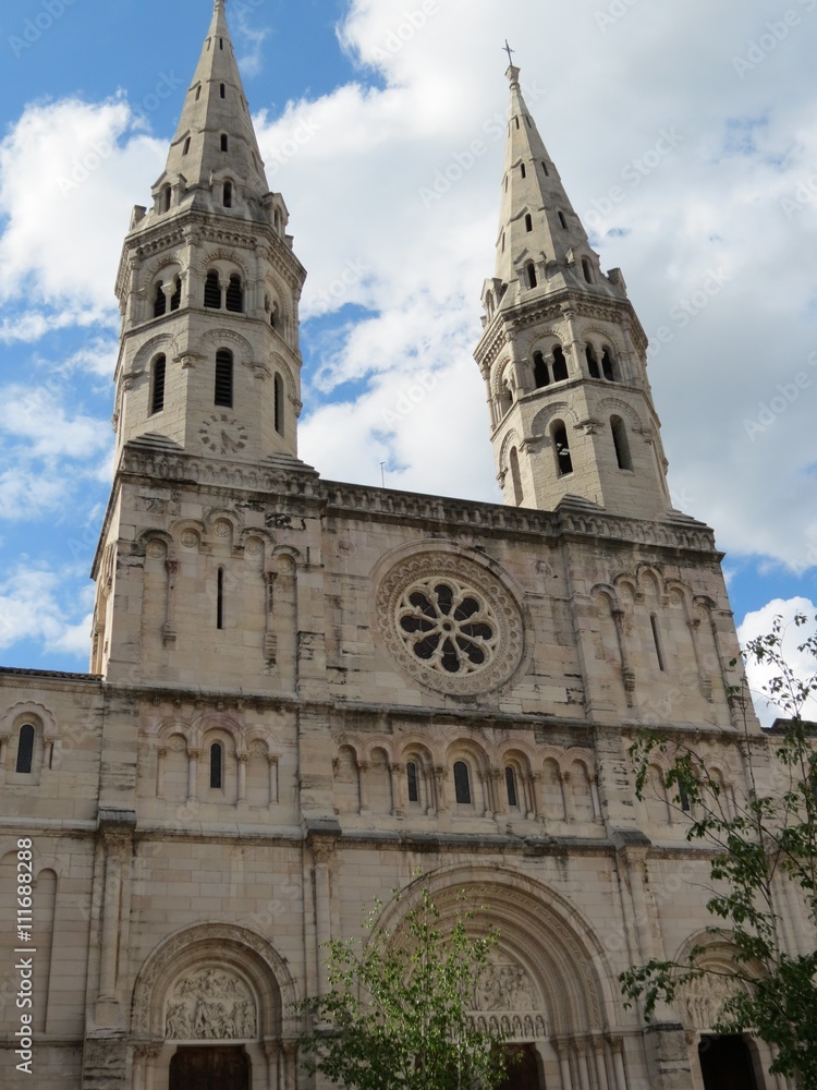 Fototapeta premium Bourgogne - Saône-et-Loire - Cathédrale vieux Saint-Pierre