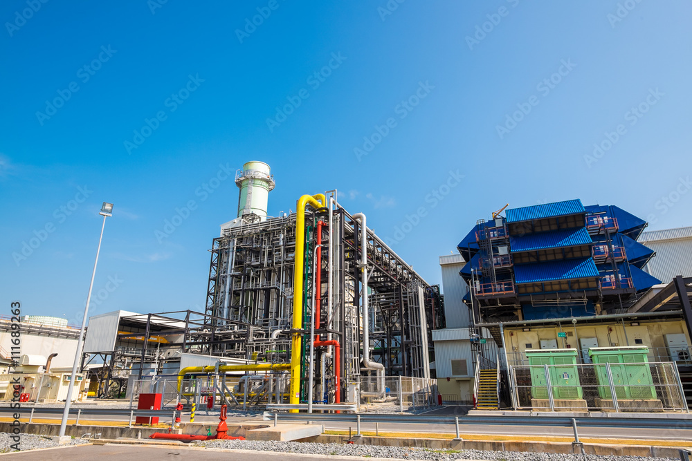 Fuel gas power plant with clear sky