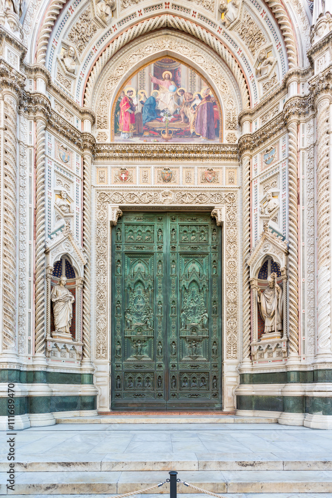 Portal to Cattedrale di Santa Maria del Fiore in Florence with paintings