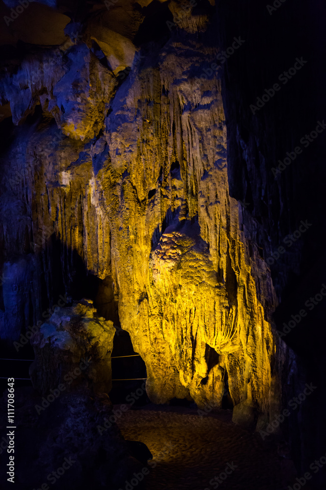 Ha Long bay cave, Vietnam