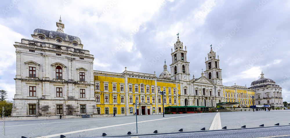 Fototapeta premium National Palace and Franciscan Convent of Mafra, Portugal