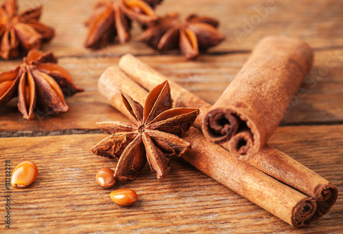 anise star and cinnamon sticks