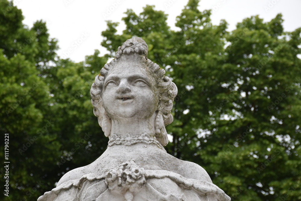 Weibliche barocke Figur als Sphin