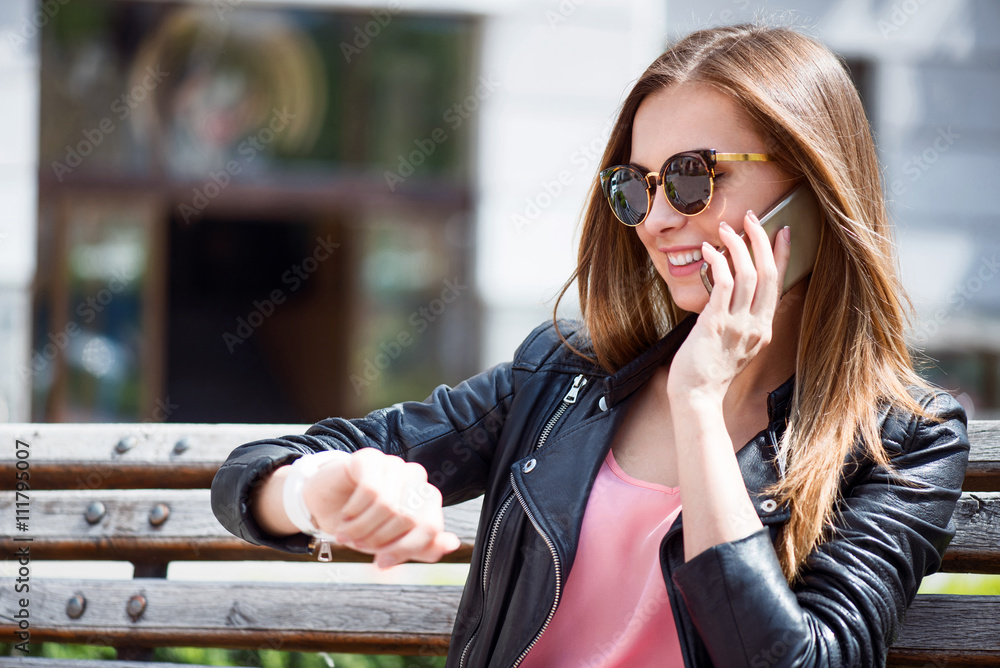Fototapeta premium Modern young woman in a big city