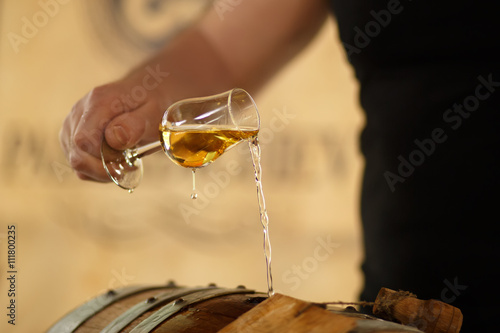 Wallpaper Mural pour whiskey in barrels Torontodigital.ca