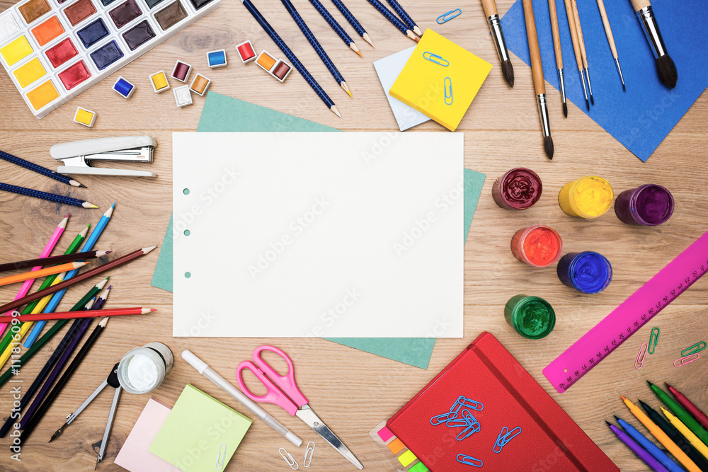 Naklejka premium Stationery and drawing tools top