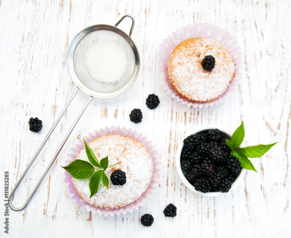 muffins with blackberry