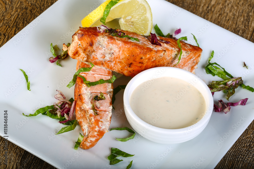Baked salmon with sauce