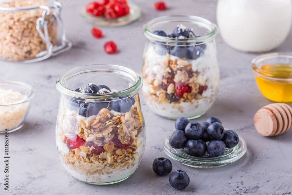 Healthy breakfast - glass jars of oat flakes with fresh fruit, y Healthy breakfast - glass jars of oat flakes with fresh fruit, y