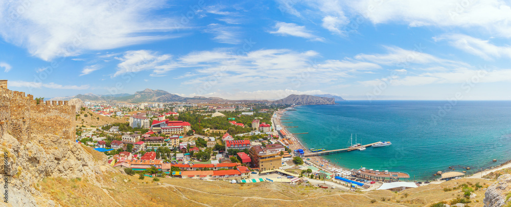 Крым, Судак, панорама города, бухты и пляжа, вид с крепости