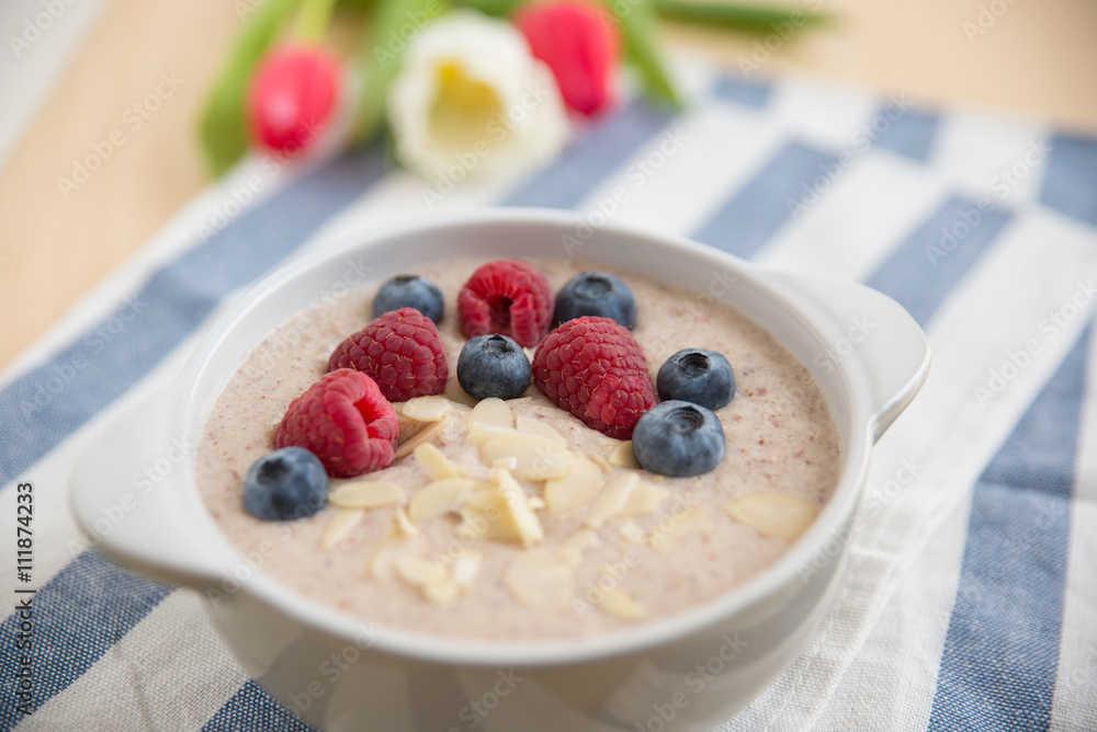 Porridge mit Früchten Porridge mit Früchten