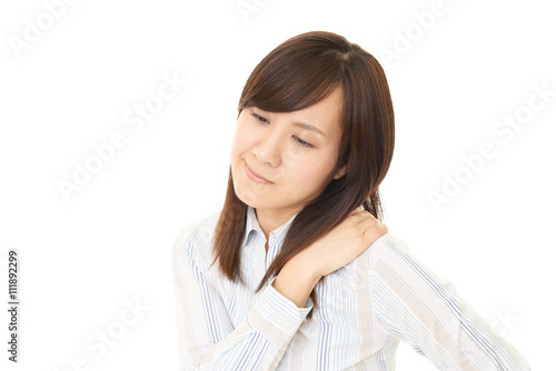 肩痛を訴える女性 © Liza5450