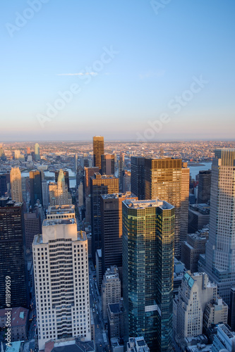 Looking west towards Brooklyn and beyond over the towering Manha © Jorge Moro