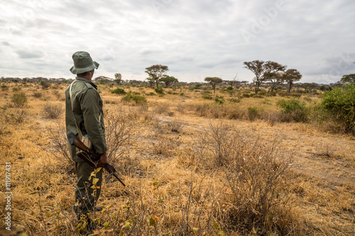 Fotografi A park ranger working in the Tarangire National Park in northern Tanzania, Afric