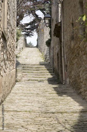 Fototapeta Naklejka Na Ścianę i Meble -  Hill in Bonnieux Village, Provence