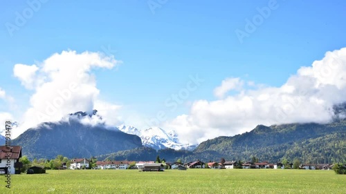 Wetter - Zeitraffer, aufsteigende Wolken vor den Alpen