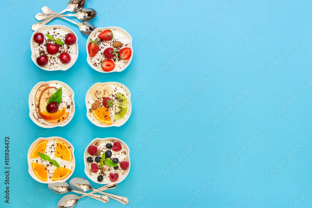 Six yogurts and empty space. Six yogurts and empty space.