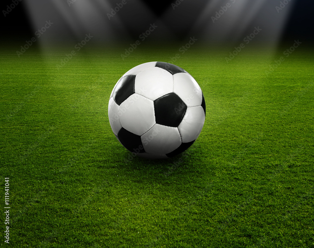 Fußball im Scheinwerferlicht Fußball im Scheinwerferlicht