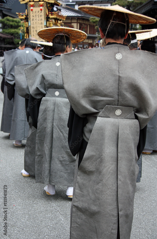 Japonais en tenue traditionnelle aux fêtes de printemps à Takayama, Japon Japonais en tenue traditionnelle aux fêtes de printemps à Takayama, Japon