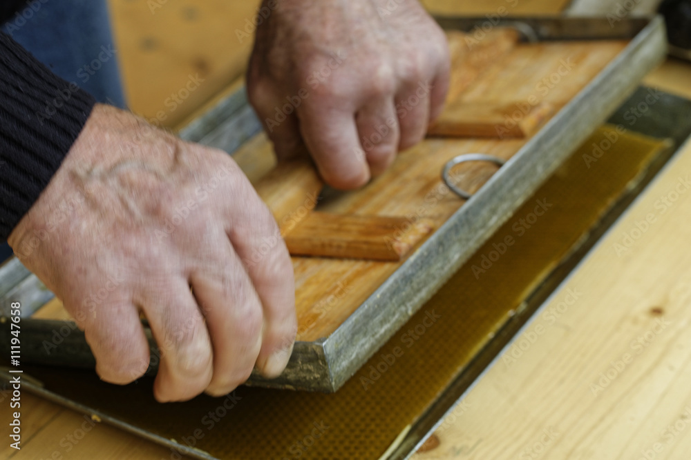 beekeeping: honeycomb manufacturing