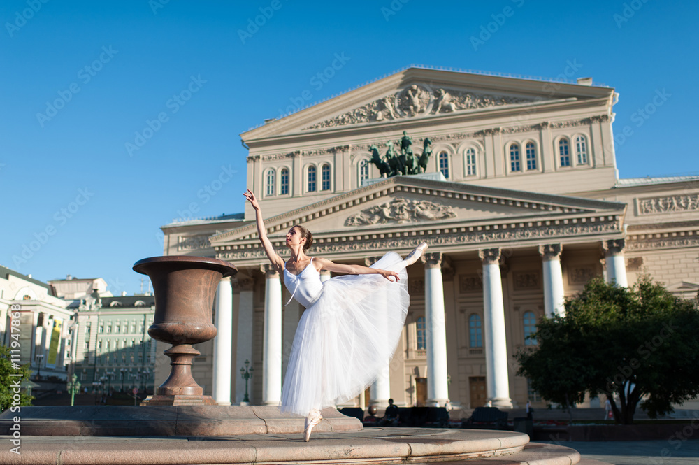 Obraz premium Professional ballerina posing in front of the Bolshoi theater in Moscow
