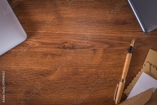 Obraz na płótnie Wood table with pen and notebook w salonie