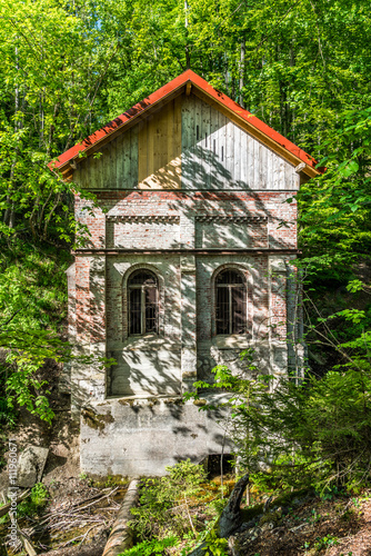Alte verlassene Mühle in der Pähler Schlucht in Oberbayern