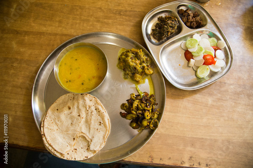 インド料理、カレー、家庭料理、チャパティ、ダル photo