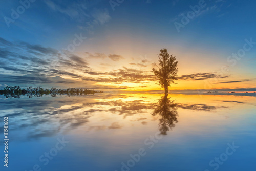 Soft focus the colorful landscape with sunset background on the lake © Songwut Pinyo