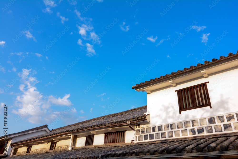 倉敷の建物と青空