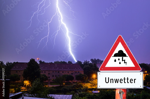 Achtung Unwetter Schild Gewitter Blitz photo