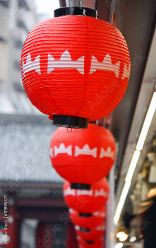 Lanternes japonaises rouges à Tokyo, Japon photo