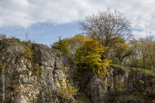 Herbstlicher Steinbruch auf der Schwäbischen Alb