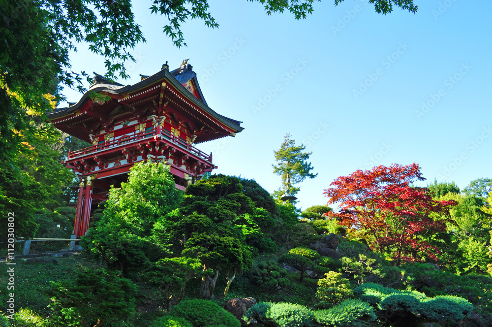 San Francisco: la Casa del tè nel Japanese Tea Garden il 16 giugno 2010. Creato nel 1894 all'interno del Golden Gate Park, è il più antico giardino pubblico giapponese negli Stati Uniti San Francisco: la Casa del tè nel Japanese Tea Garden il 16 giugno 2010. Creato nel 1894 all'interno del Golden Gate Park, è il più antico giardino pubblico giapponese negli Stati Uniti